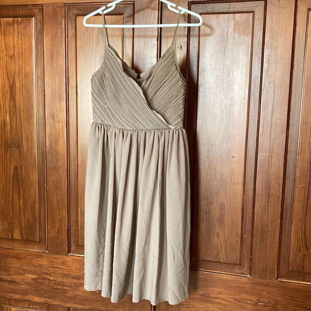 Banana Republic new grey formal v-neck sleeveless knee length dress size 4